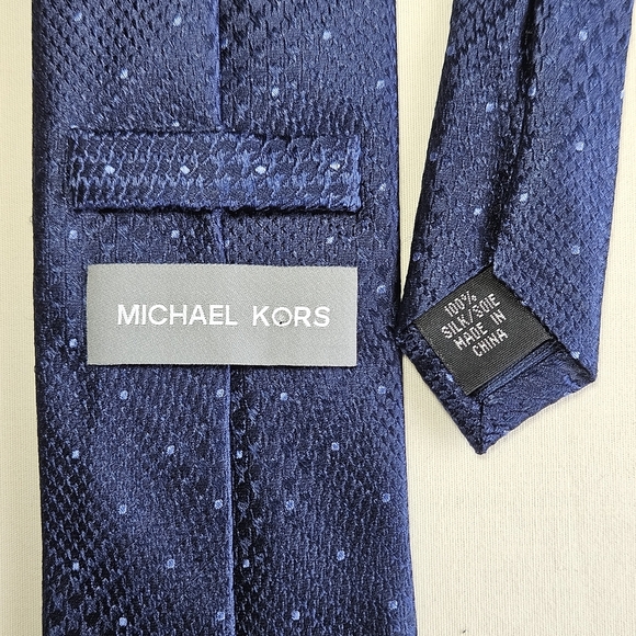 Michael Kors Men’s 100% Silk Blue Neck Tie, With Intricate Woven Patterns - Picture 6 of 9
